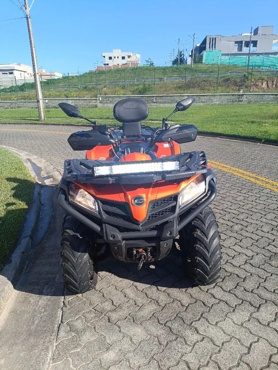 Quadriciclo CF Motors Cforce 520cl muito novo com reboque!