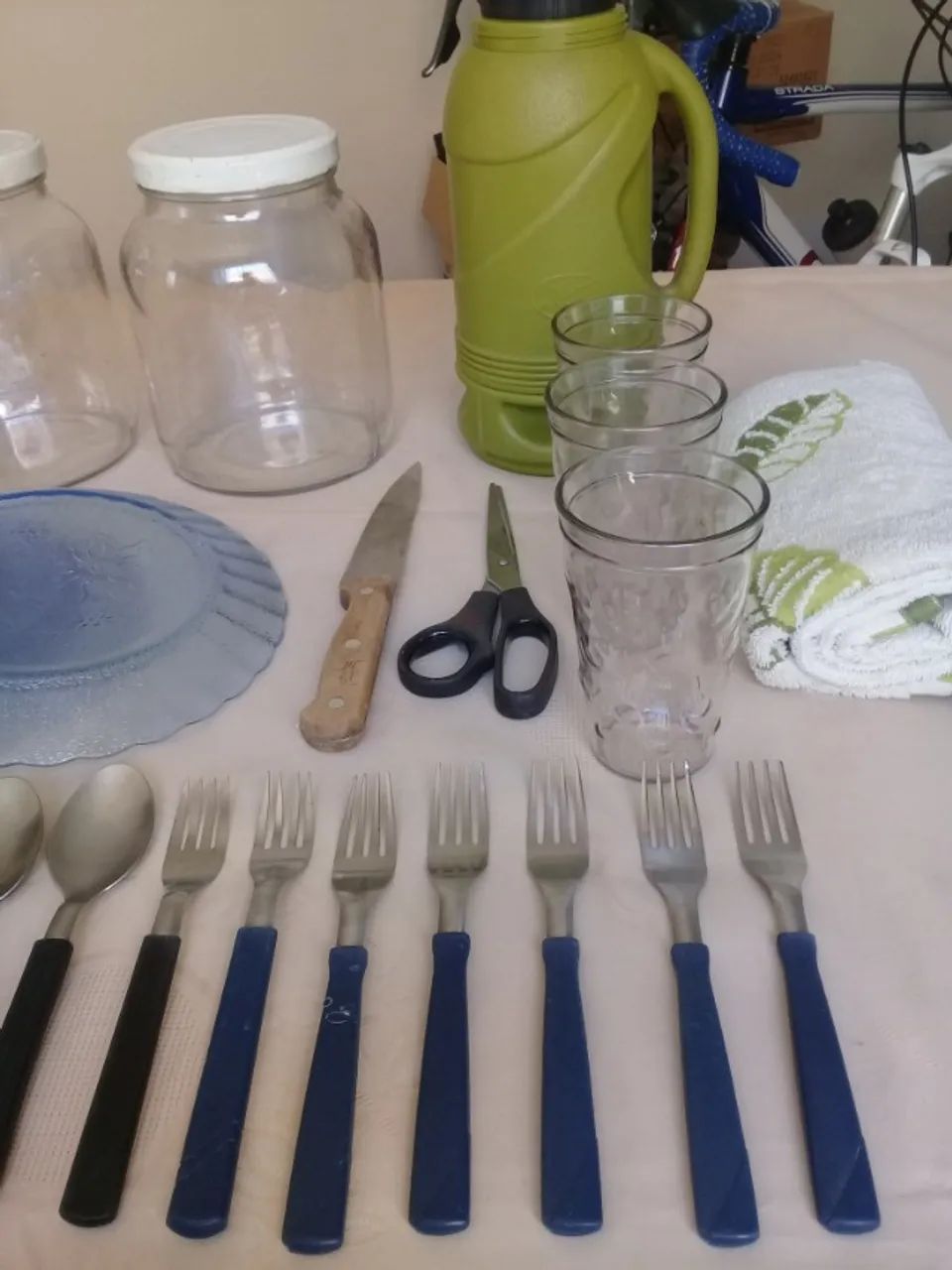 Kit vasilhas para camping, pescaria, caminhoneiro, trilha, escoteiro - prato, faca, garraf - Foto 2