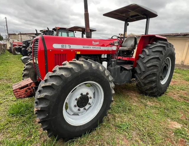Trator Massey Ferguson - MF 299. Fabricação 2003