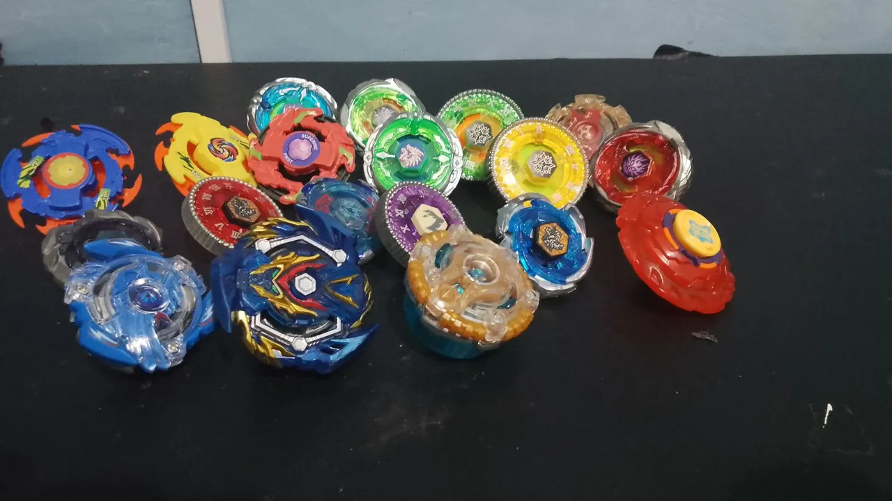 Lote de Beyblades para Colecionadores