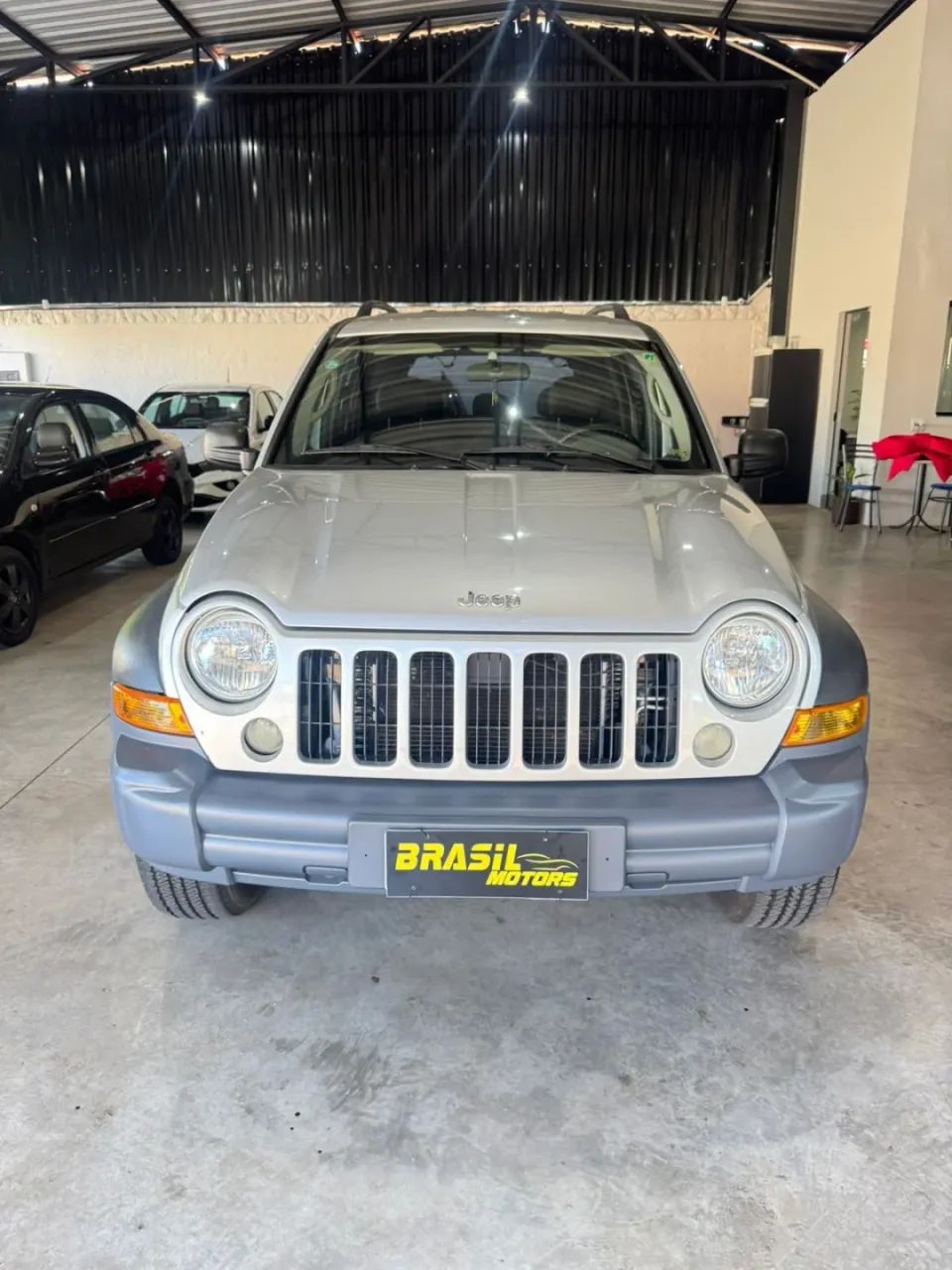 JEEP CHEROKEE 3.7 SPORT 4X4 V6 12V GASOLINA 4P AUTOMÁTICO PRATA 2006