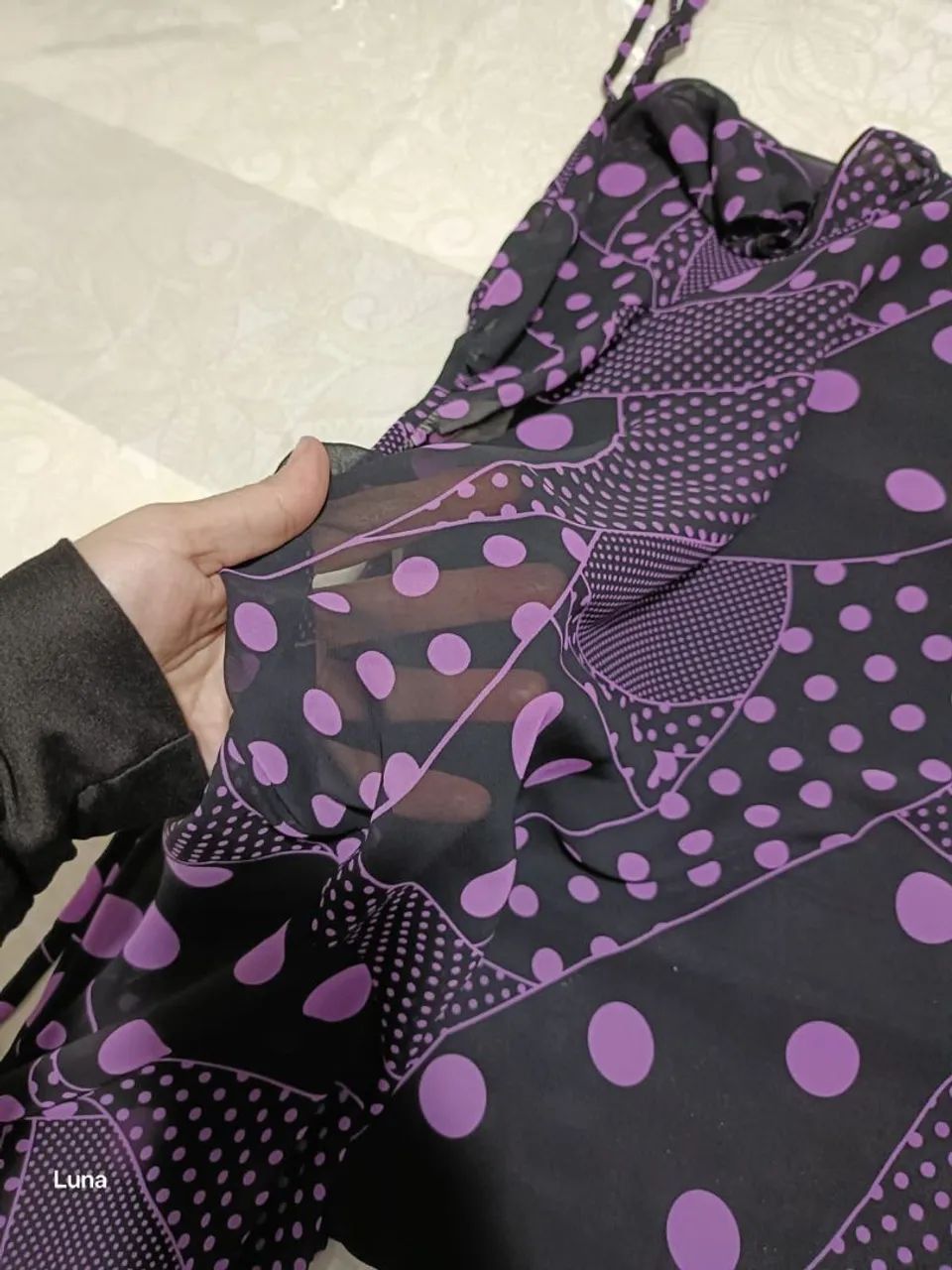 Blusa feminina estampada com detalhes em roxo - Foto 4