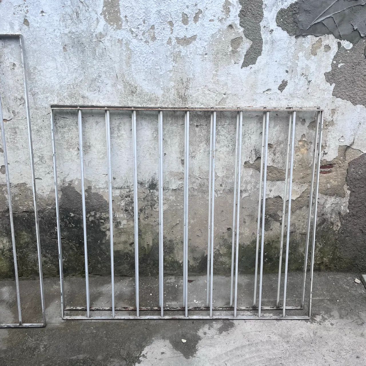 2 grades de ferro para janelas 100x12064242724808706120