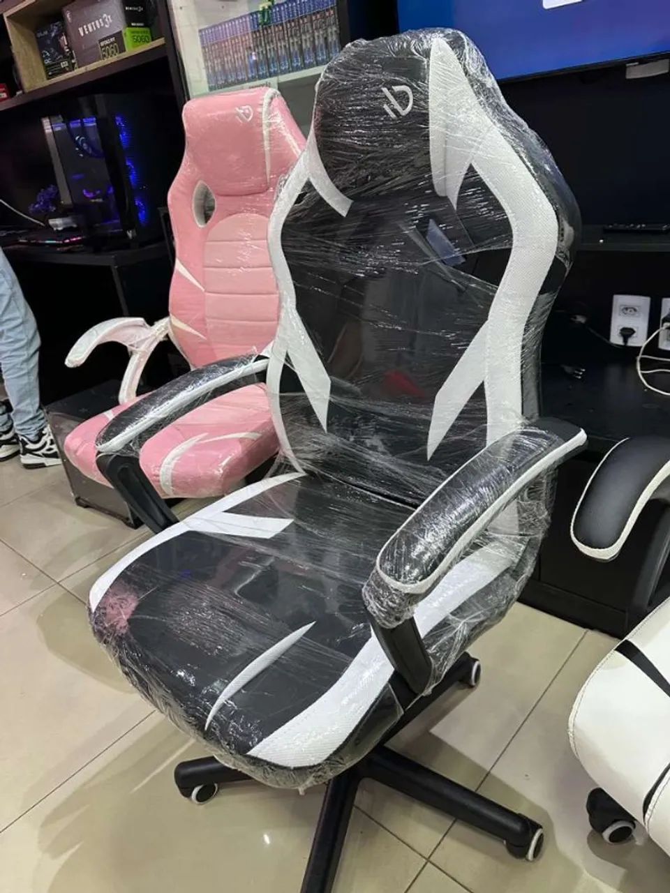 Cadeira Gamer Preta Com ajuste de Altura - Nova Lacrada ( Lojaswiki) - Foto 3