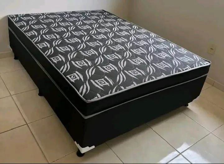 Cama de casal acolchoada com entrega grátis - Foto 2