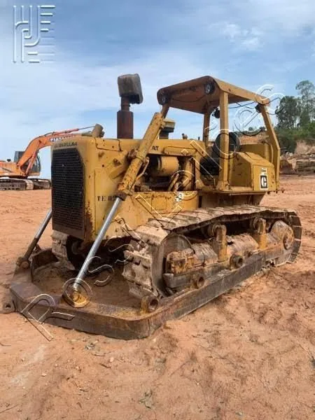 Trator de Esteira Caterpillar D6D
