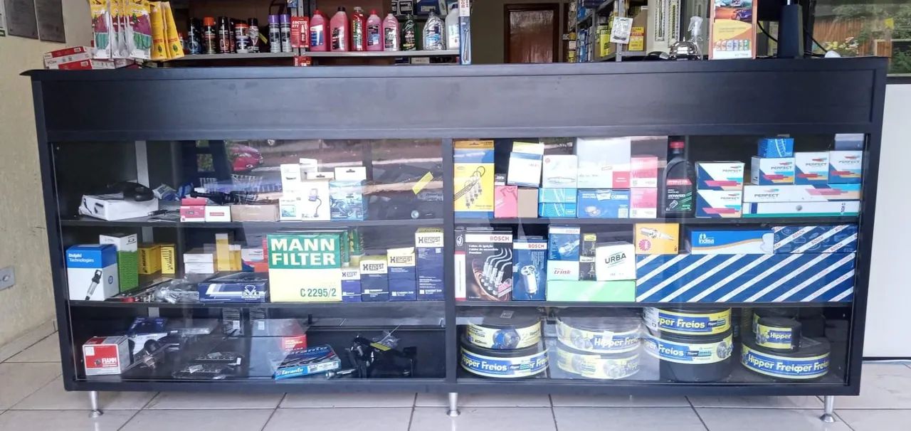 Balcão em MDF com 4 gavetas e prateleiras de correr e com pés em alumínio. - Foto 4