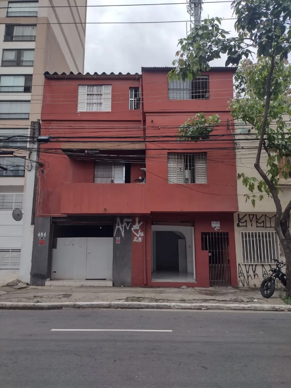 Salões pequenos rua Clímaco Barbosa no Cambuci