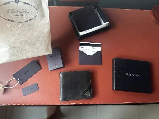 Carteira Prada Saffiano , original com TAG , caixa e sacola prada.