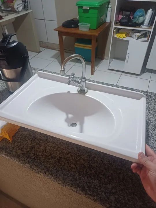 Pia com torneira 