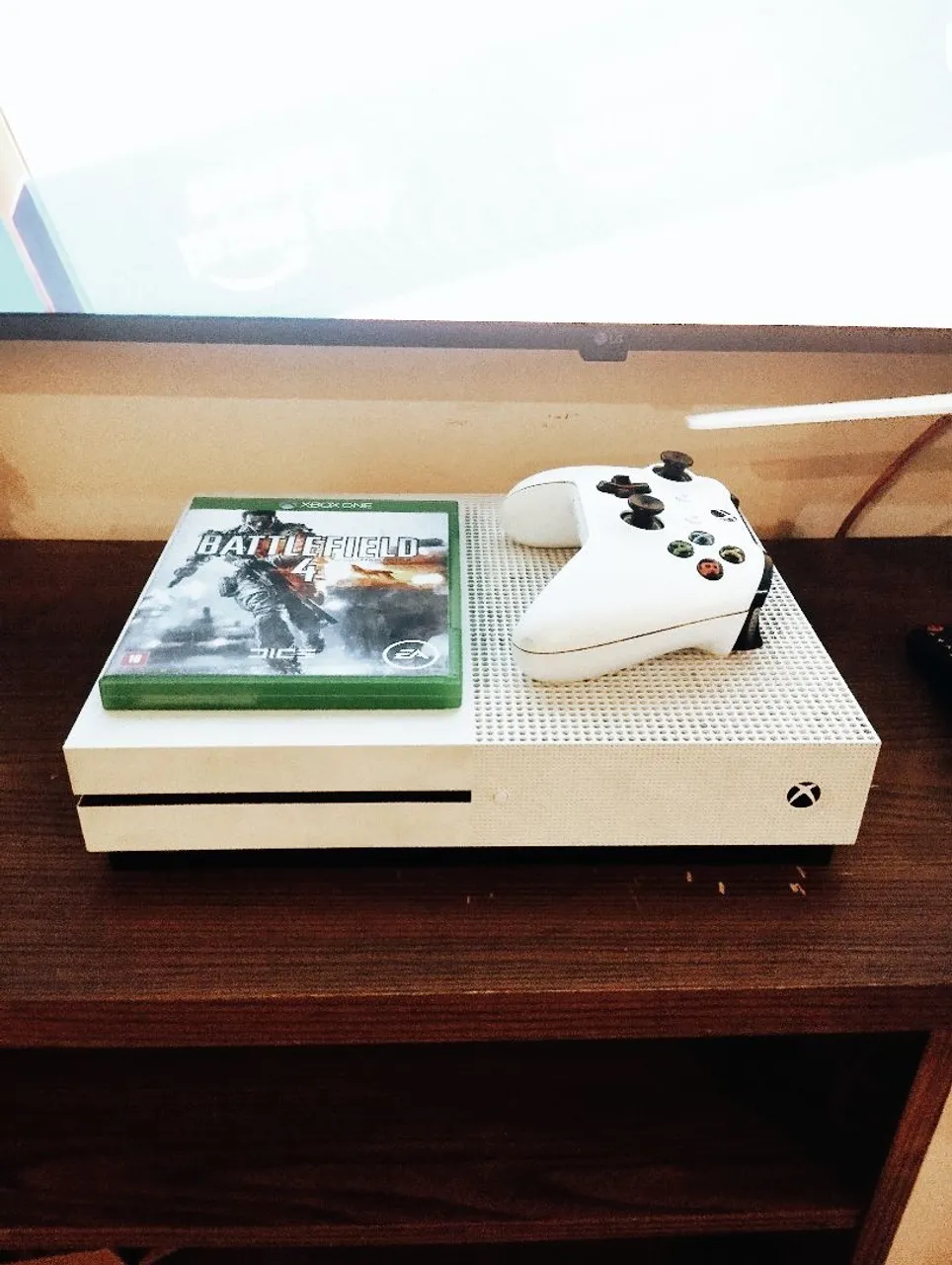 Xbox One S com Jogo Battlefield 4