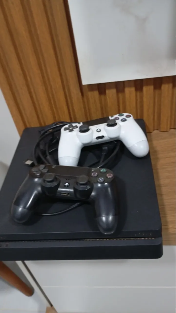 Playstation 4 slim