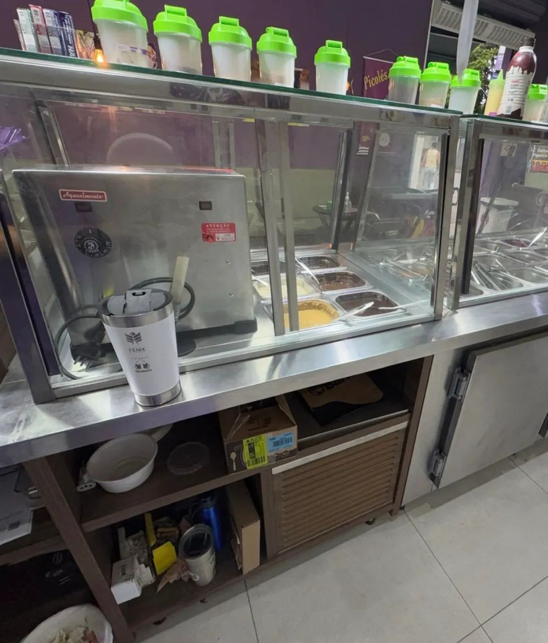 Balcão refrigerado com pista fria self service açaí sorvetes