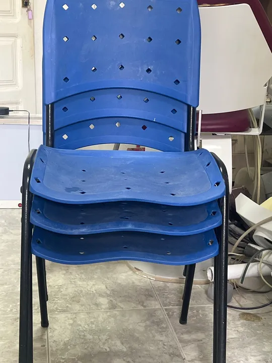 Conjunto de Cadeiras Empilháveis Azul