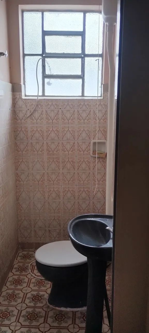 Aluga se quarto mini cozinha banheiro quintal 