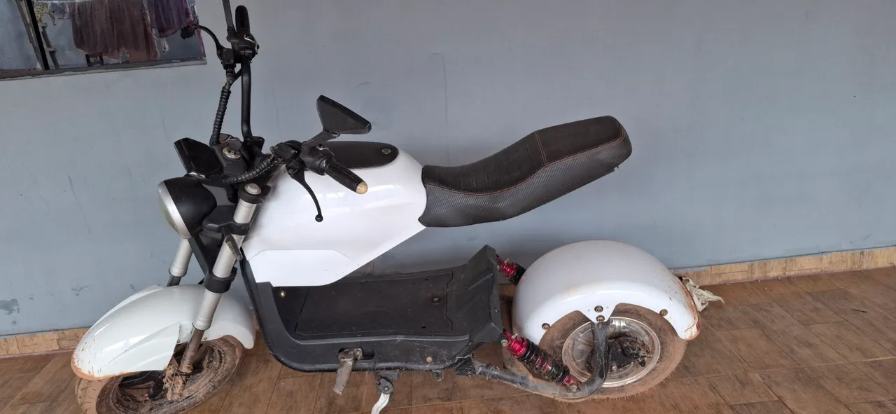 Moto Elétrica Branca