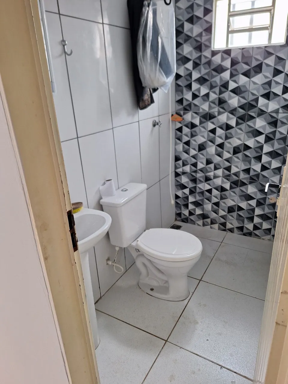 Alugo Kitnet 1 quarto, sala conjugada com a cozinha, espaço motos
