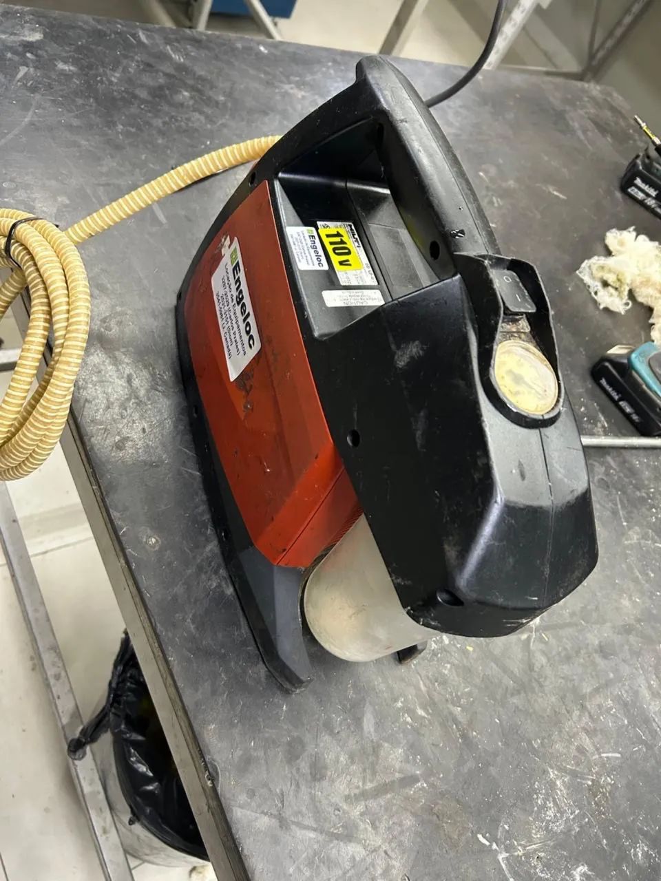 Base  e bomba de vácuo Hilti