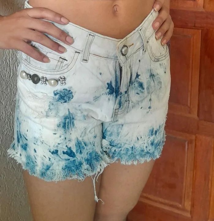 Short Jeans Desbotado com Detalhes - Foto 2