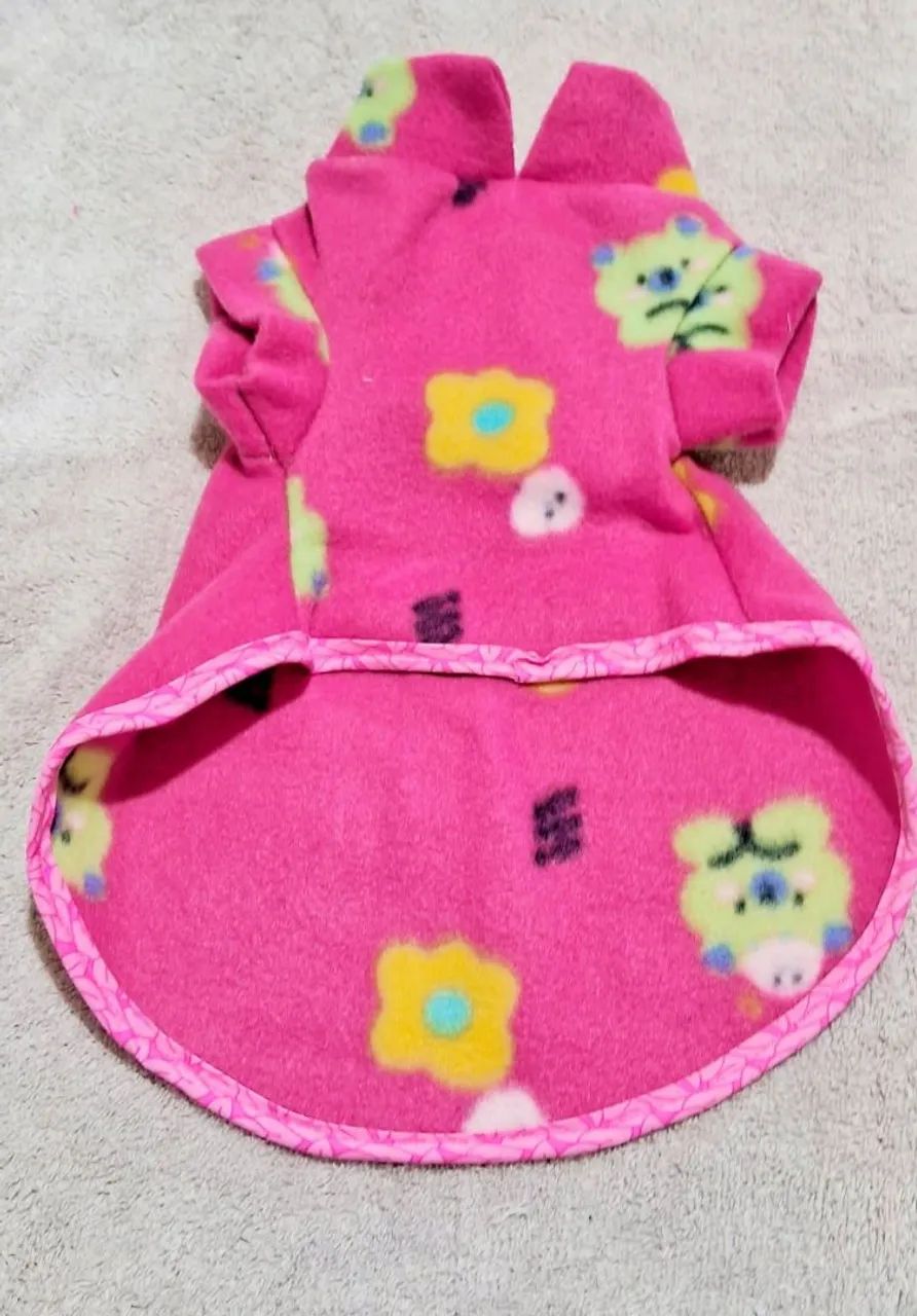 Roupa pet rosa com estampa fofa