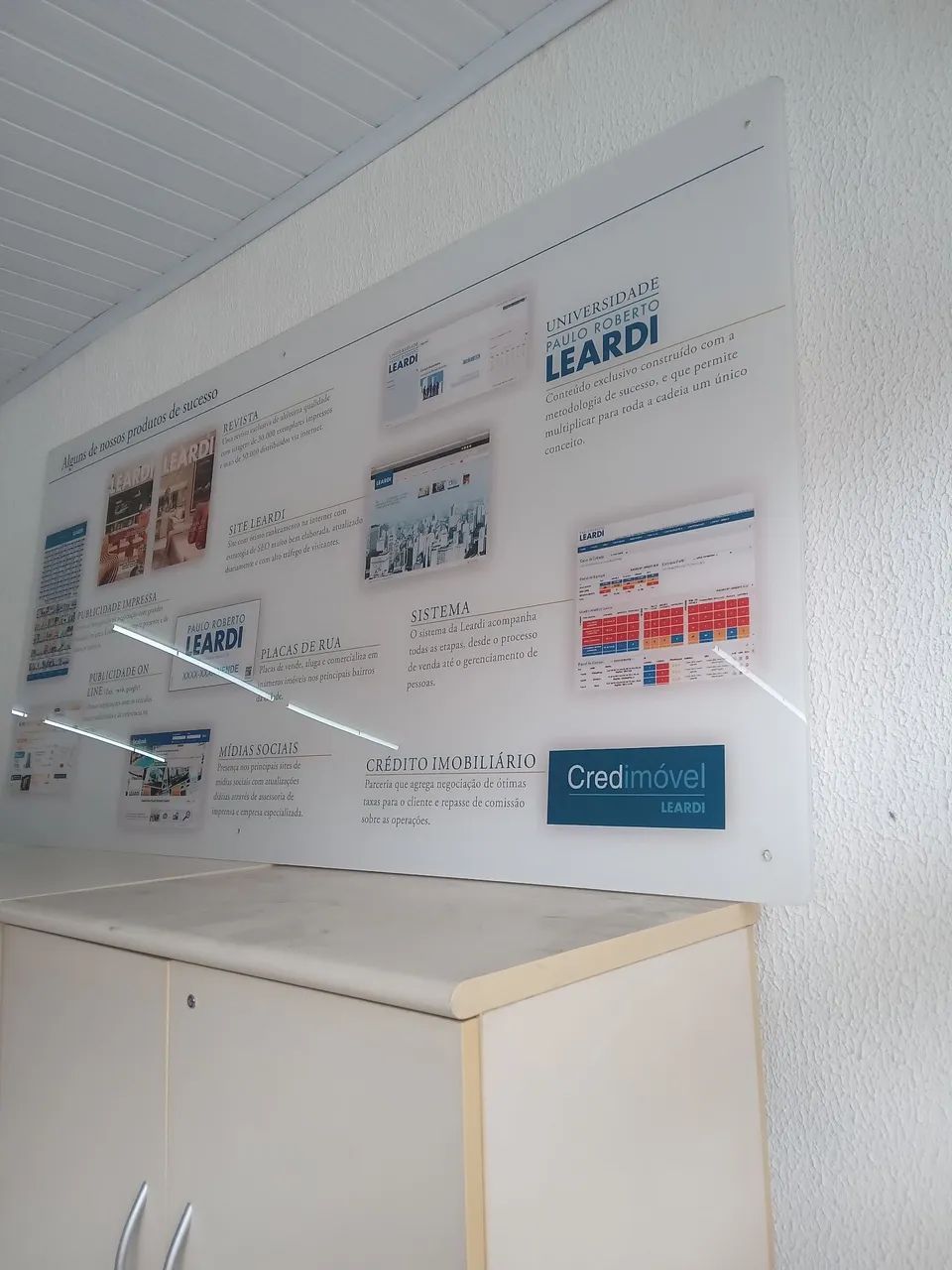 Placa de acrílico 200x100 com acabamento de prender na parede  - Foto 2