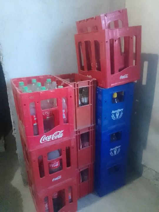 Tudo por 160,00 9 grades ,3 Brahma,3 refrigerante de 1 litro ,3 retornável de 2 L coca. - Foto 2