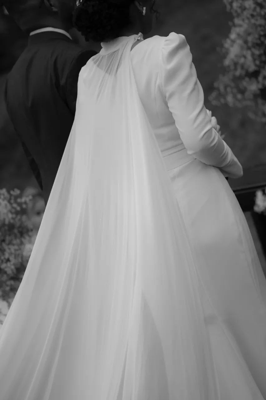 Vestido de noiva, elegante e minimalista.  - Foto 4