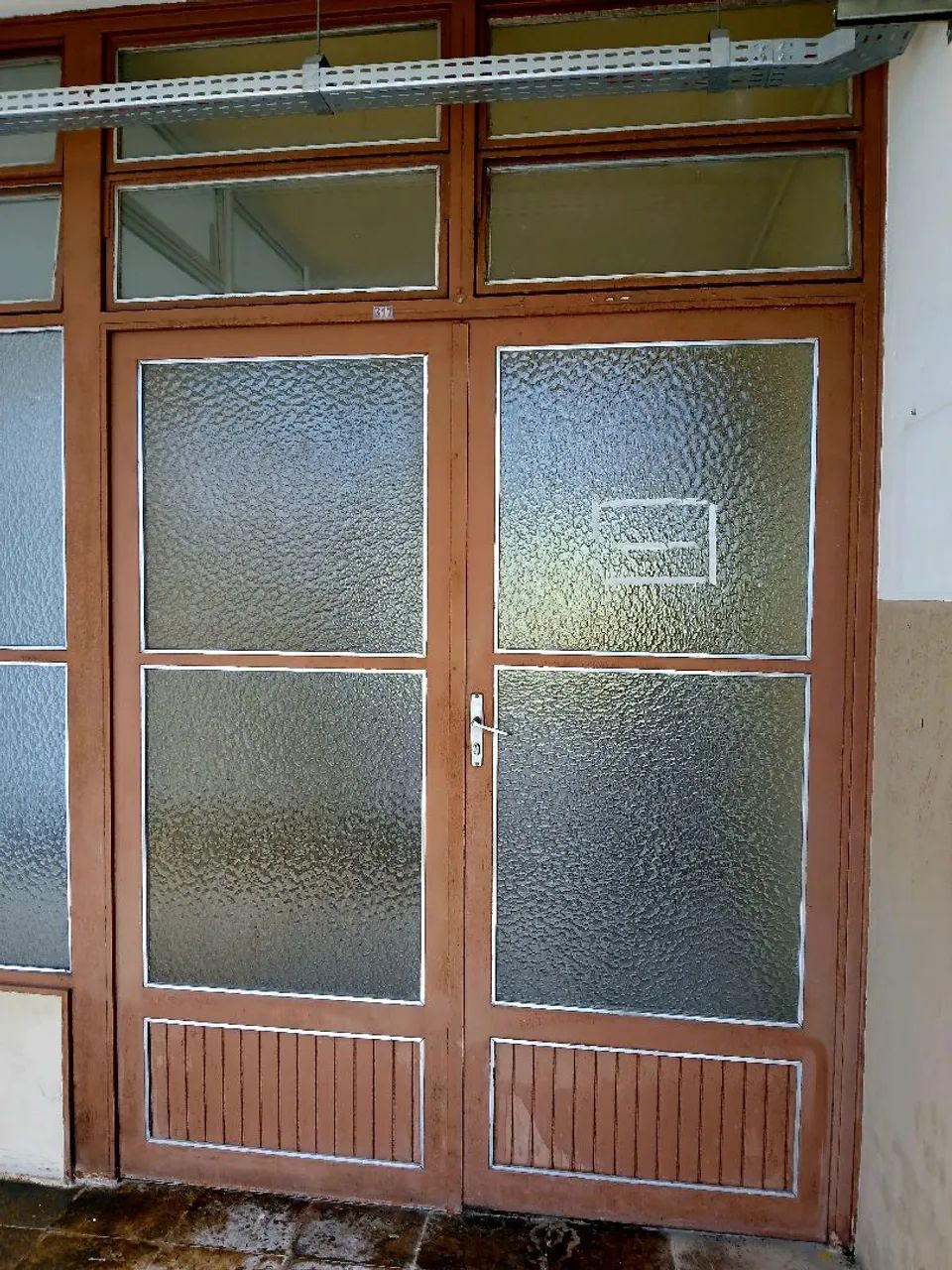 Baita preço! Janela e porta acopladas em aço e vidro. 5,65 cm x 3,00 cm - Foto 2