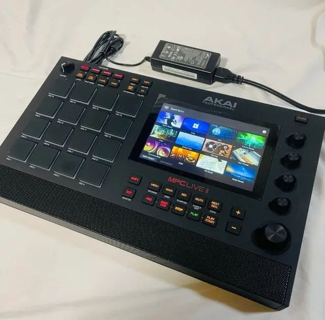 AKAI MPC Live 2 II como nova, com pelicula ainda - Instrumentos