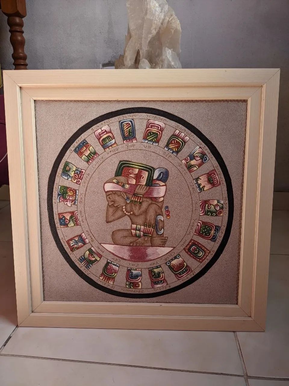 Quadro decorativo representação artística do Calendário Maia feito em couro.