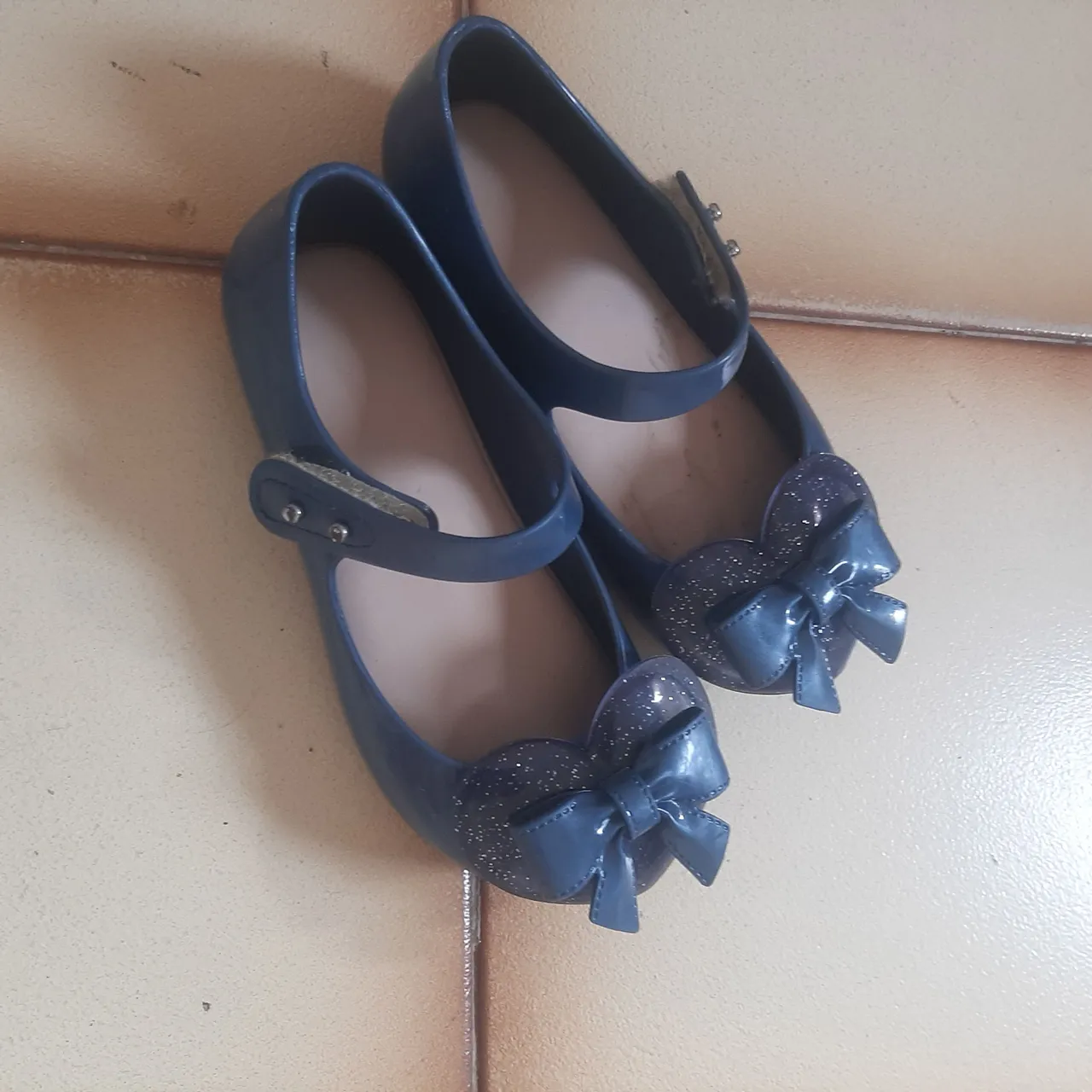 Sapatilhas infantis azul com laço