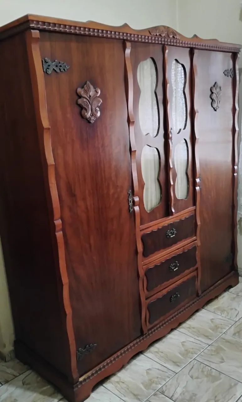 Guarda roupa madeira antiga - Foto 2