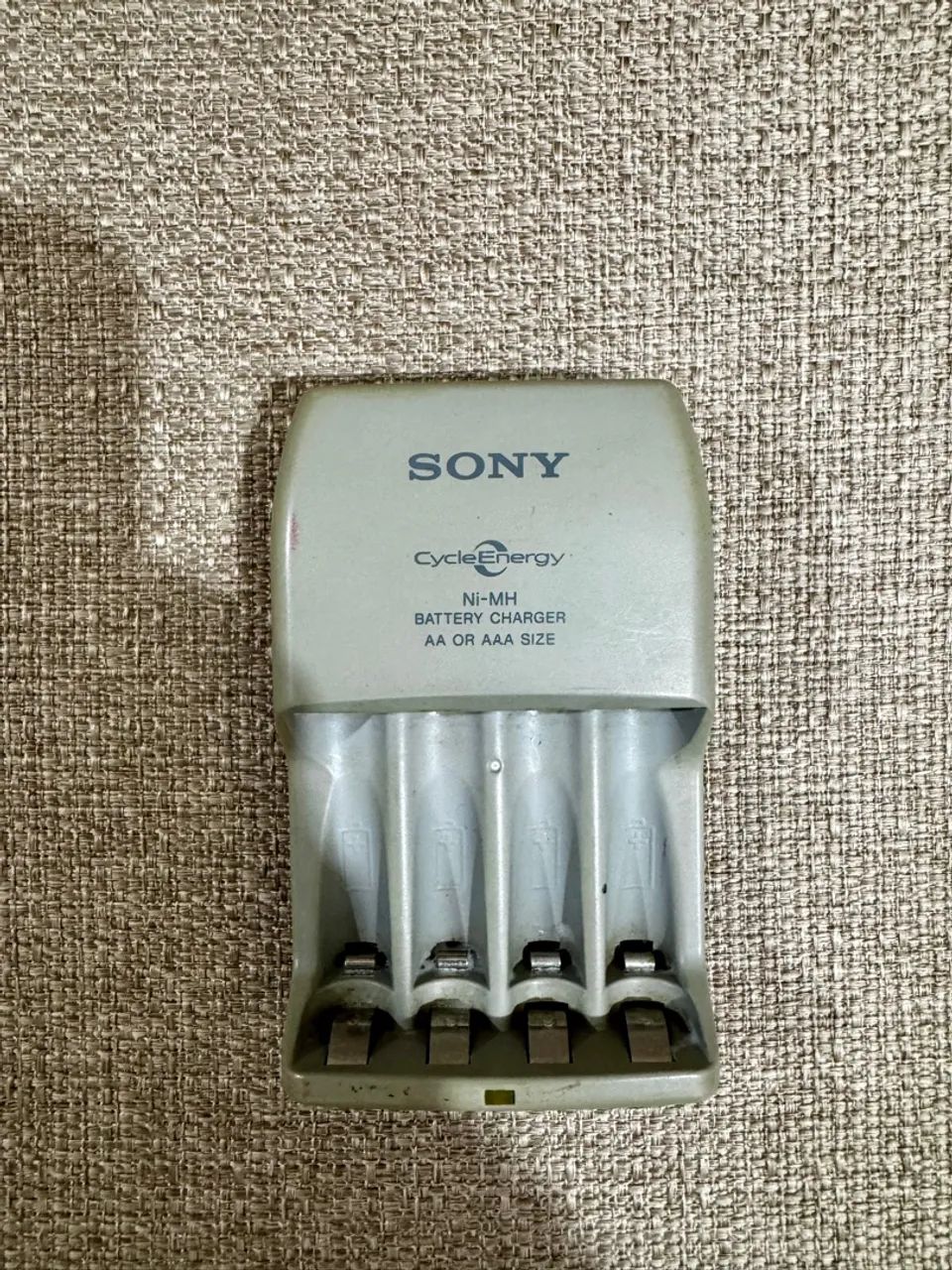Carregador de pilhas Sony 