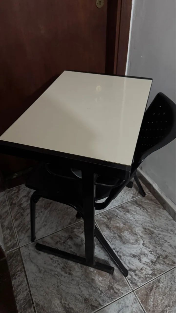 Mesinha e cadeira 