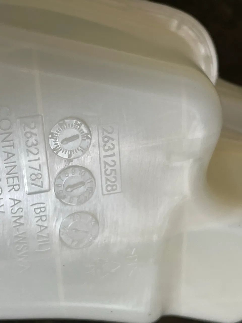 Reservatório de água limpador de pára-brisa GM tracker lt 2023 26312528 - Foto 5