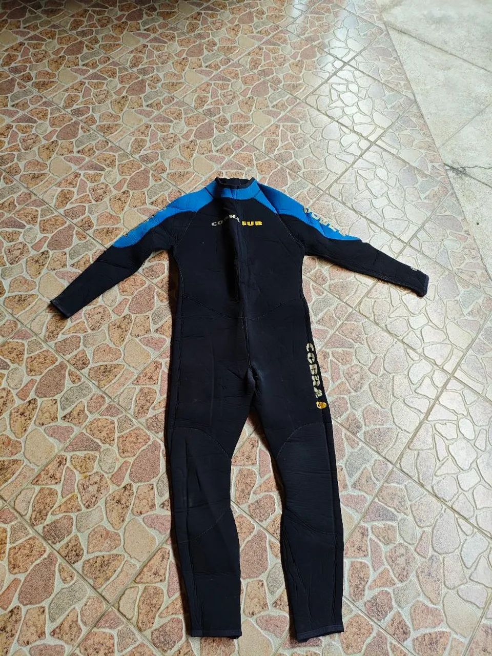 Vendo Roupa de mergulho+ Mochila+ Pé de Pato - Foto 2