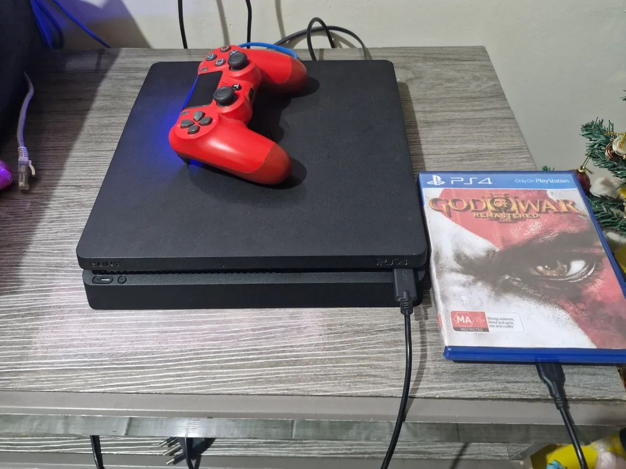 Ps4 slim  com God of War Remastered