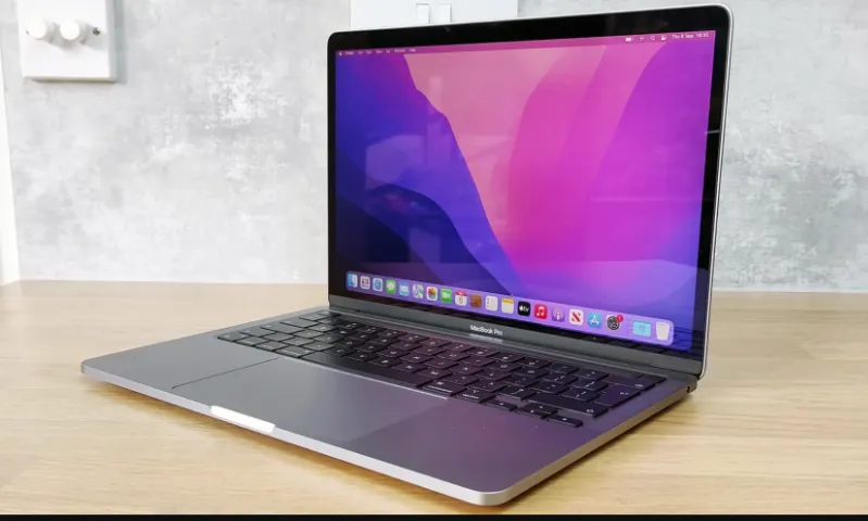 MacBook Pro M2 - 8GB RAM | 256GB SSD - Seminovo! Na Caixa!