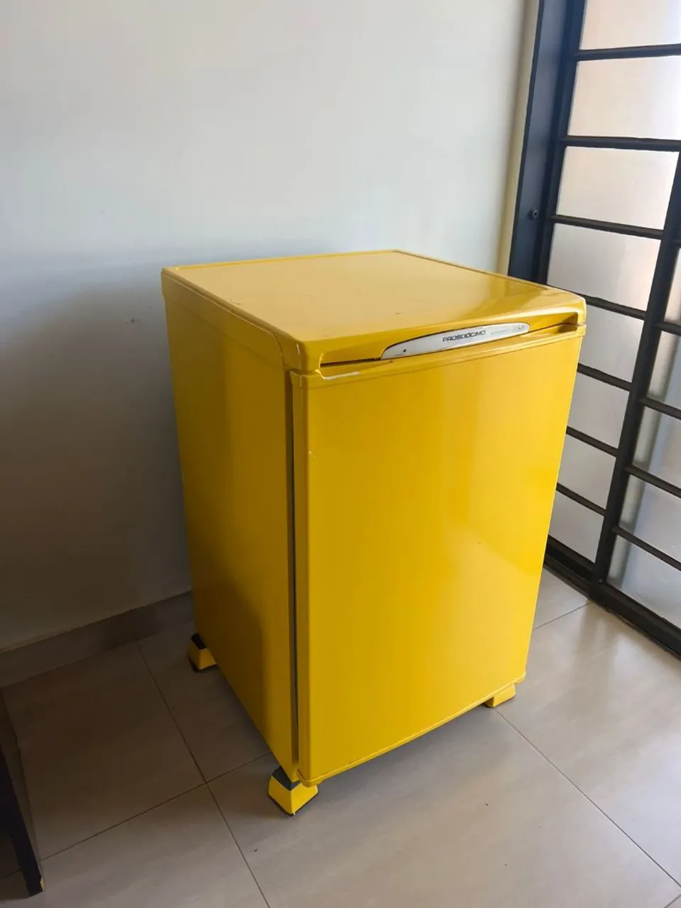 Frigobar Retrô Amarelo