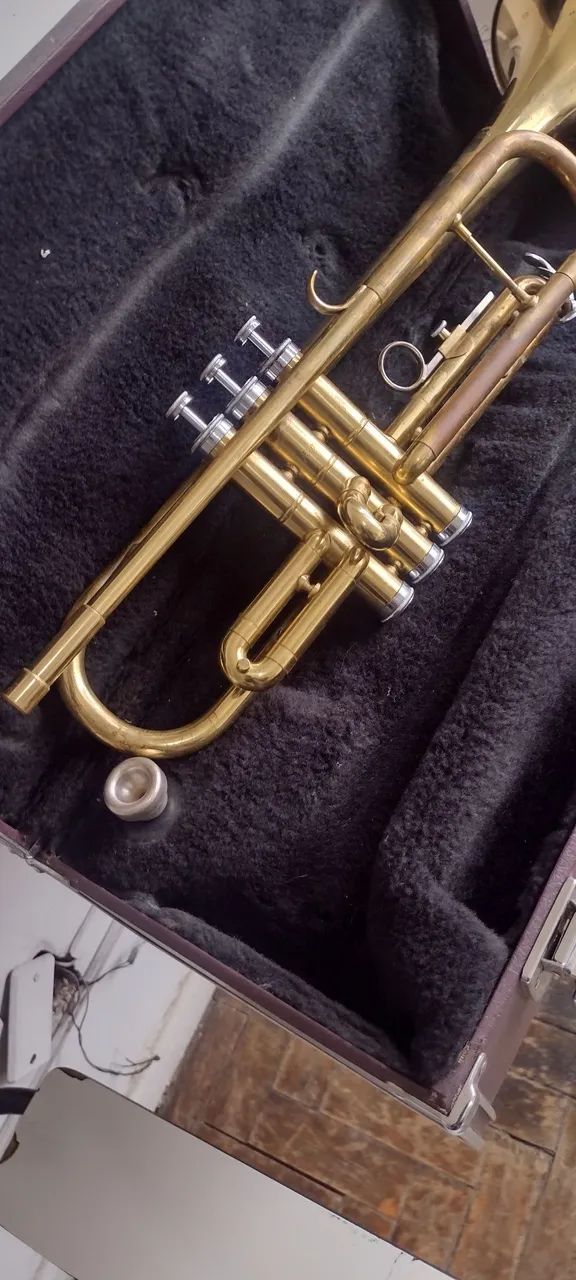 Trompete dourado afinação Bb dourado em bom estado, máquina funcionando. - Foto 2