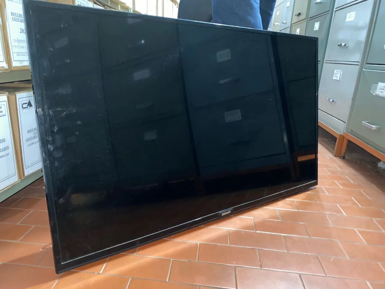 TV LED - RETIRADA DE PECAS
