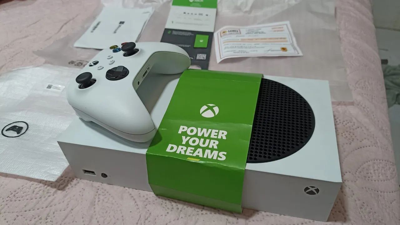 Xbox Series S - SEMINOVO - COM CAIXA