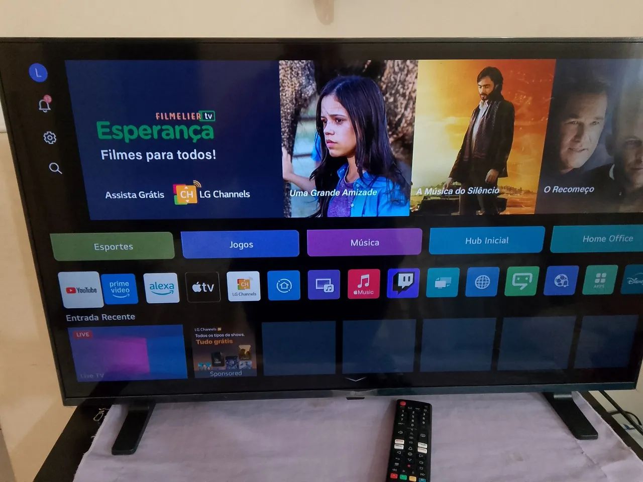 Tv LG 32' em estado de nova, 9 meses de uso, ainda se encontra com plástico de proteção 