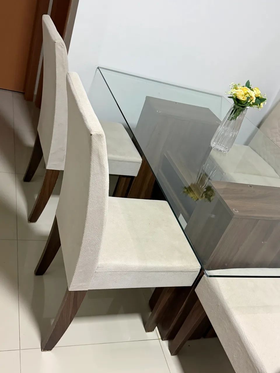 Selling table with 6 chairs64352683045889123