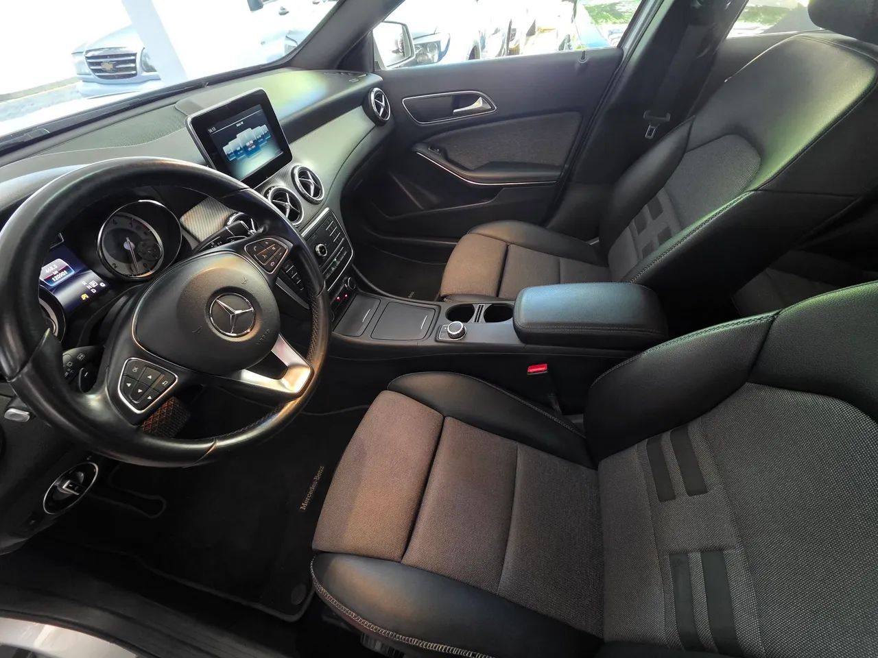 Mercedes-Benz GLA 200 Adv. 1.6/1.6 TB 16V Flex Aut., foto 20 de 20