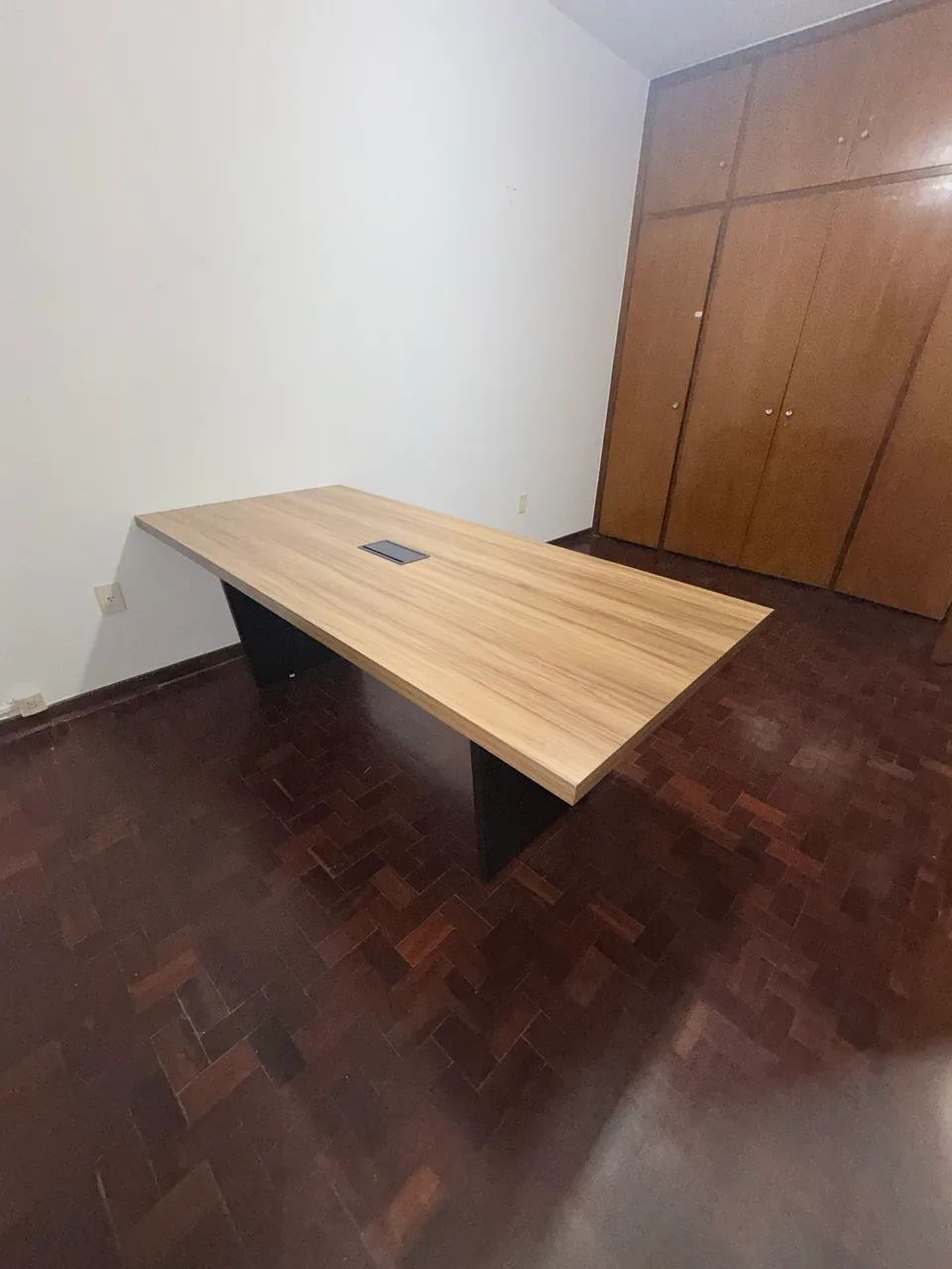 Mesa de Reunião 2m Tampo 40mm com Caixa de Tomada - Semi Nova - Foto 4