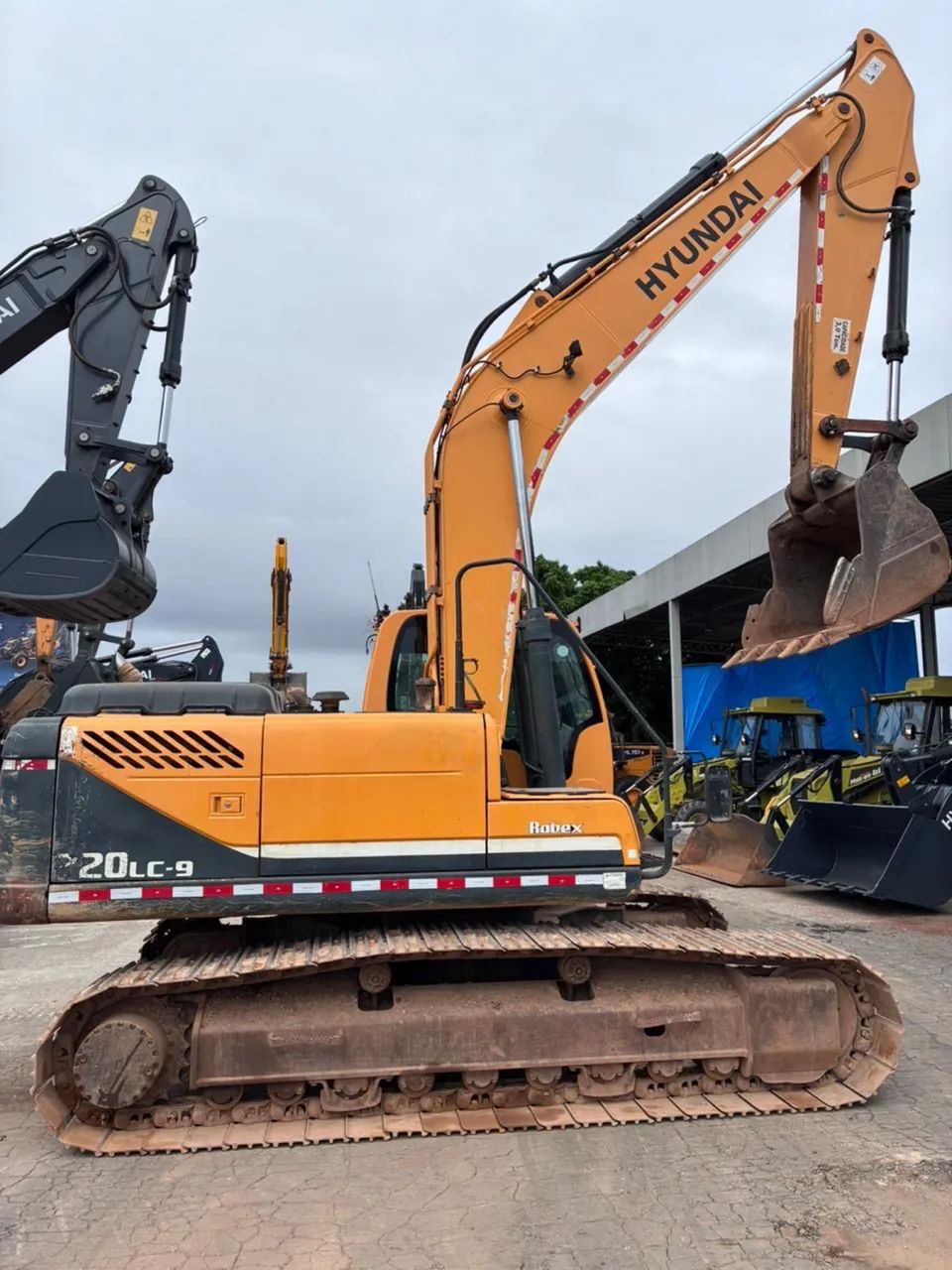 Escavadeira HYUNDAI R220LC-9 2018 8500h - Foto 2