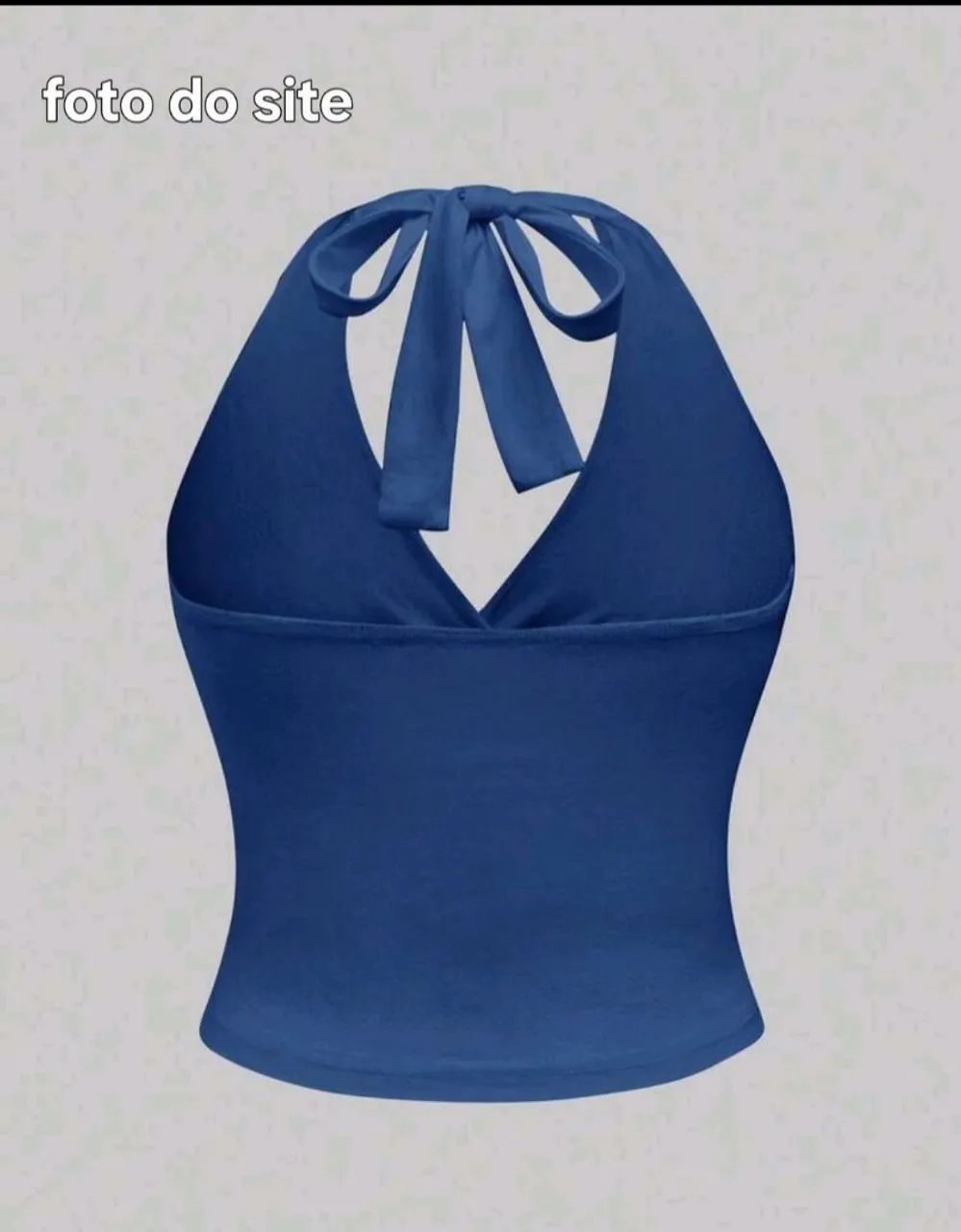 Blusa azul com alcinha de amarrar e meio decote na frente. - Foto 2