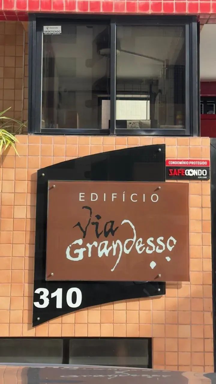 vendo apartamento 3 quartos no edificio via Grandesso ponta verde - Foto 2