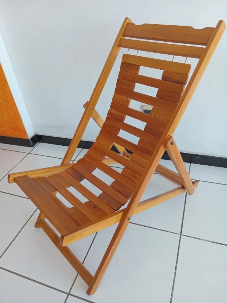 cadeira espreguiçadeira em madeira